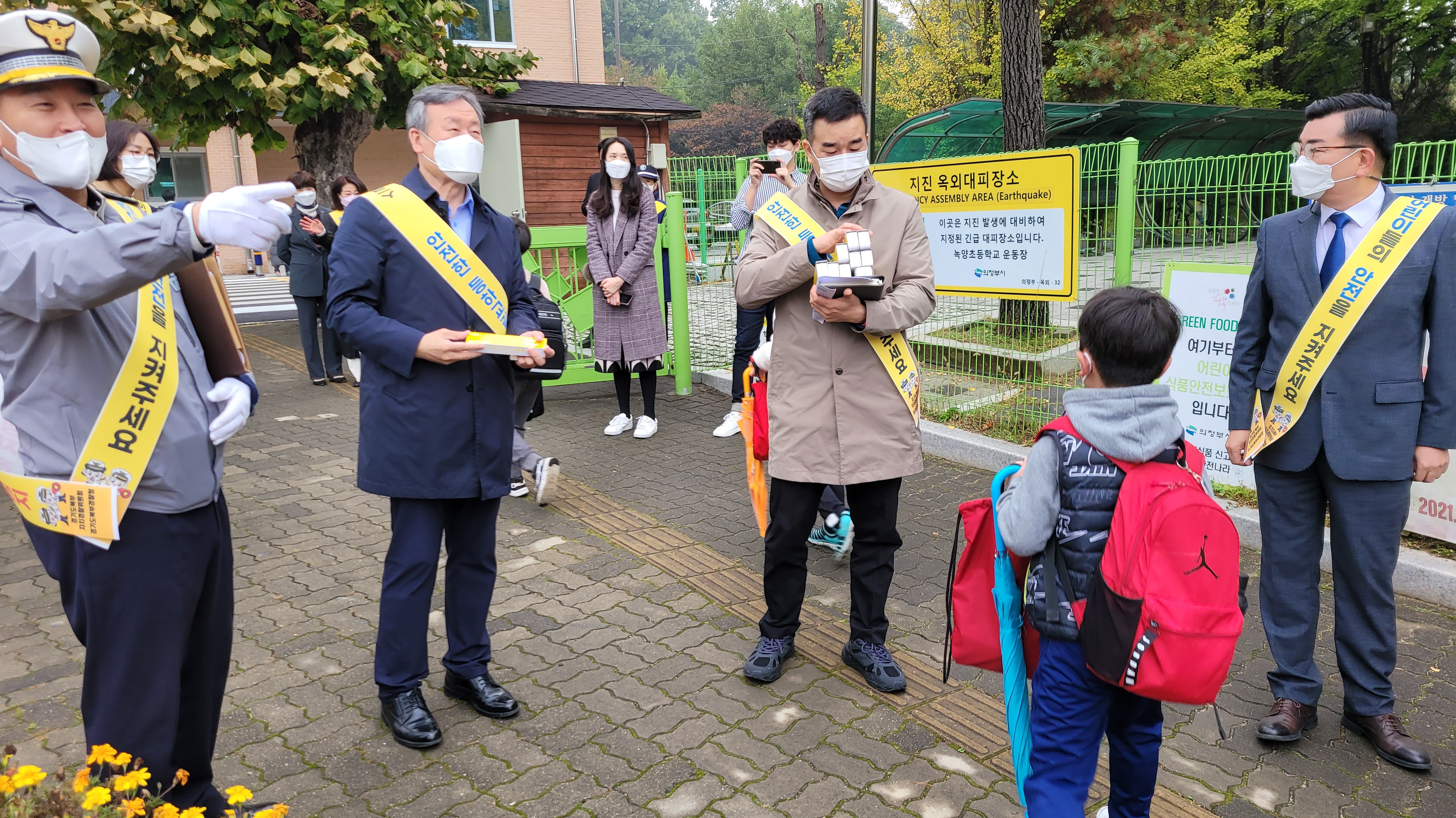 어린이보호구역 주정차 전면금지 현장 방문 사진 1번 10. 19. 어린이보호구역 녹양초교 현장 방문 사진 1