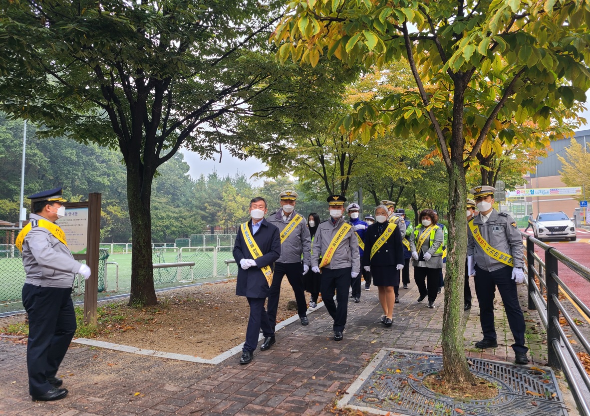 어린이보호구역 주정차 전면금지 구역 현장방문 4번 10. 19. 어린이보호구역 녹양초교 현장방문 4번