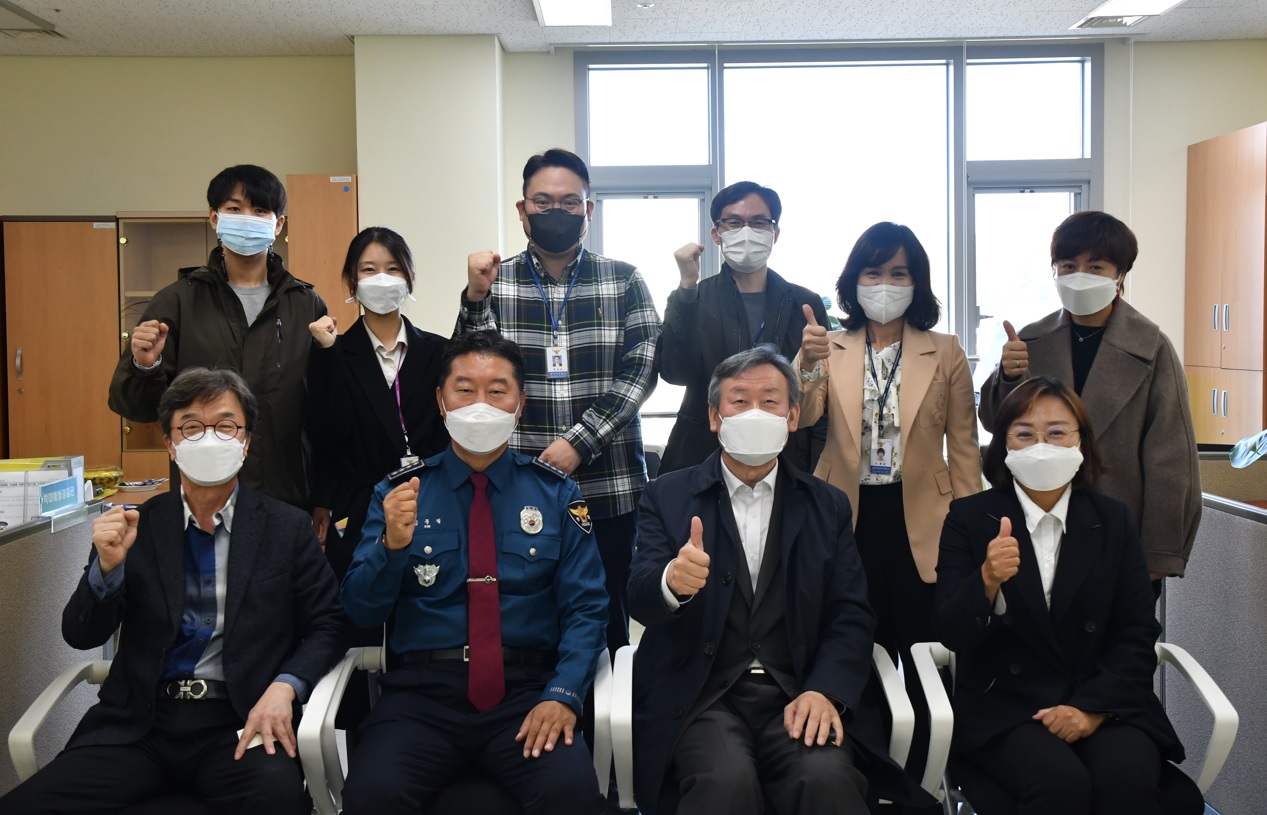 남양주남부경찰서 위기대응팀 격려 방문 보도자료 1 10.27. 위원회가 남양주남부경찰서 위기대응팀 격려 방문한 기사 내용 1번