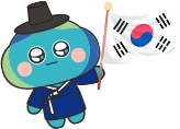 한복을 입고 갓을 쓴 봉공이가 태극기를 흔드는 모습