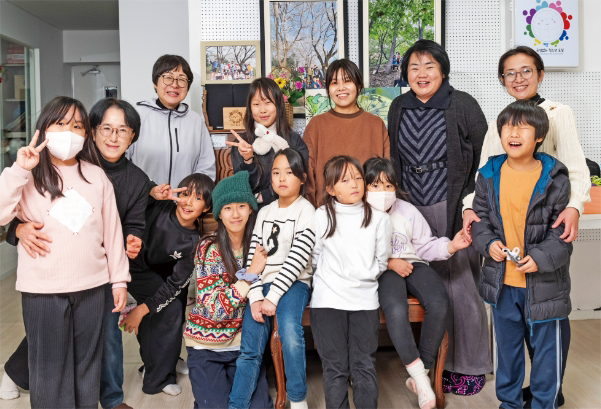 여주시 돌봄공동체 국경없는 청소년 교실 단체사진