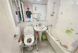 (광주시) 욕조철거 및 안전바 설치, 타일 교체 사업 전 사진