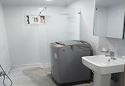 (포천시) 화장실 개조(욕조 철거, 샤워부스 설치 등) 사업 후 사진